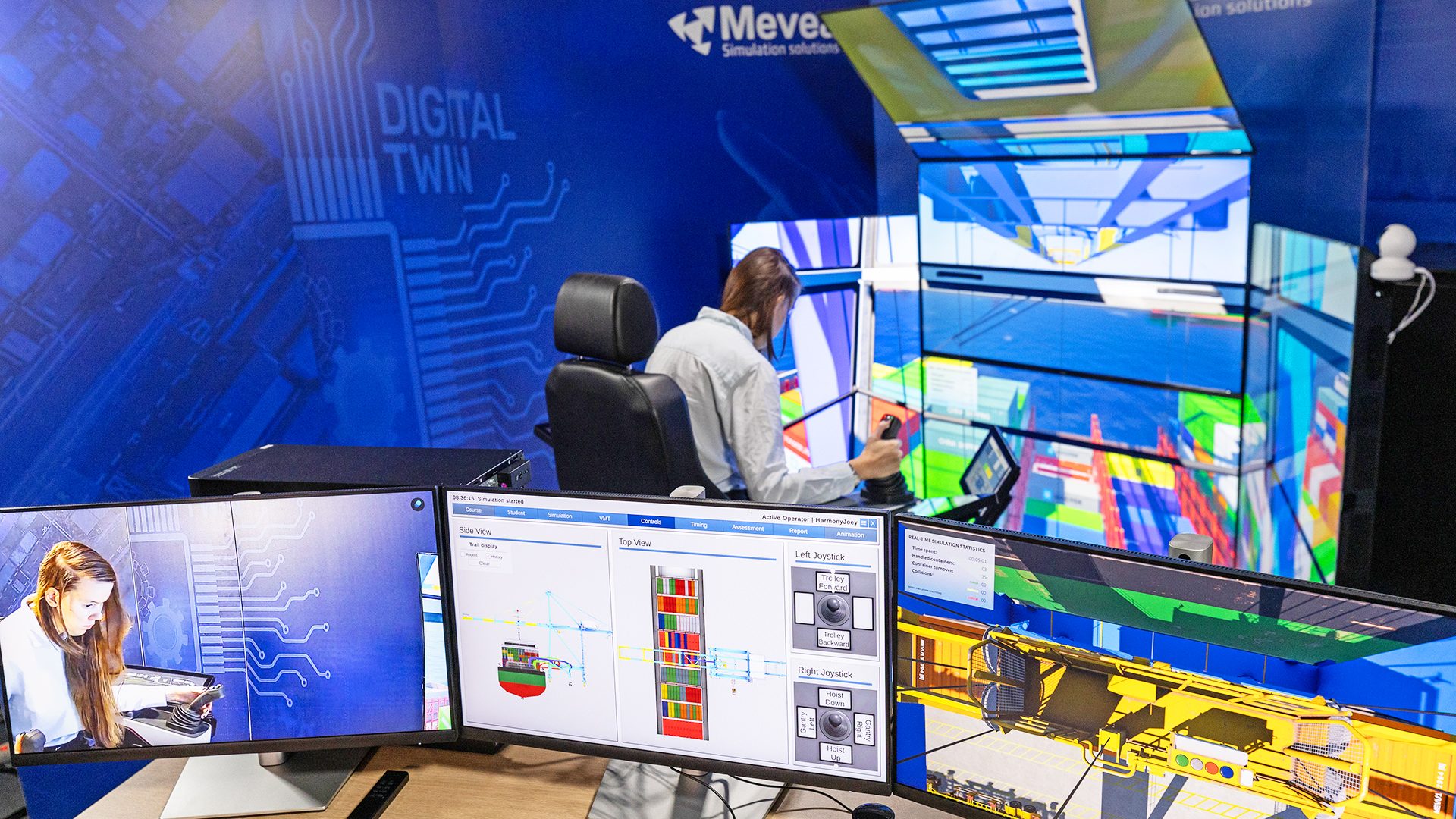 Mevea training simulator with Mevea Pro motion platform and Mevea instructor station.